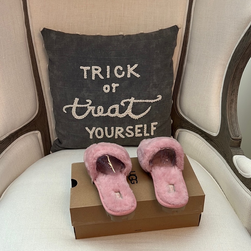 BRAND NEW Pink UGG Slippers